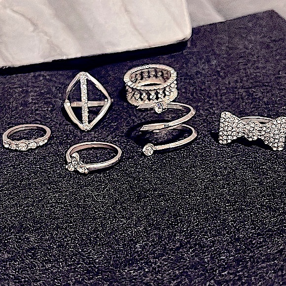 (2 for $10) 6 Used Silver tone & plated Rings w/ sim Diamonds - Picture 6 of 9